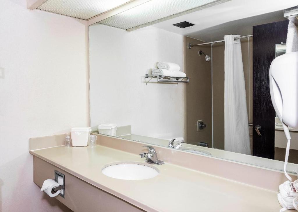 My Home & Suites Madison Ga Bagian luar foto