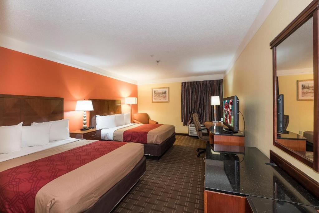 My Home & Suites Madison Ga Bagian luar foto