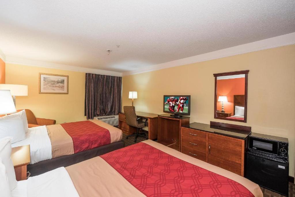 My Home & Suites Madison Ga Bagian luar foto